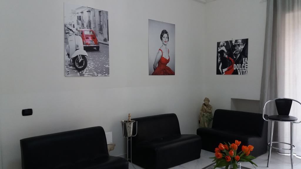 Pompei Holiday Rooms ภายนอก รูปภาพ