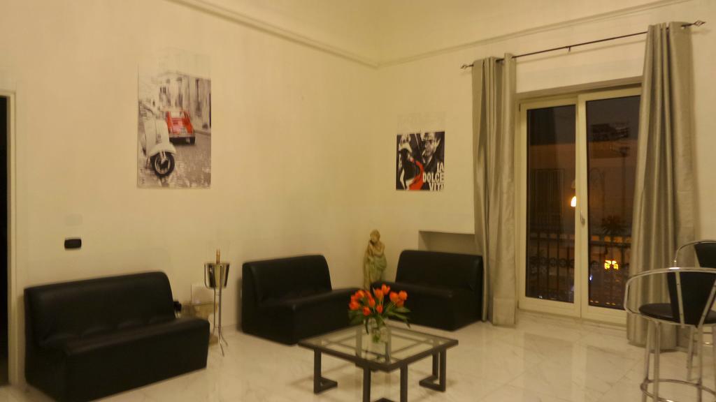 Pompei Holiday Rooms ภายนอก รูปภาพ